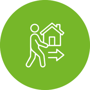 Person geht mit Haus-Symbol nach rechts auf grünem Hintergrund